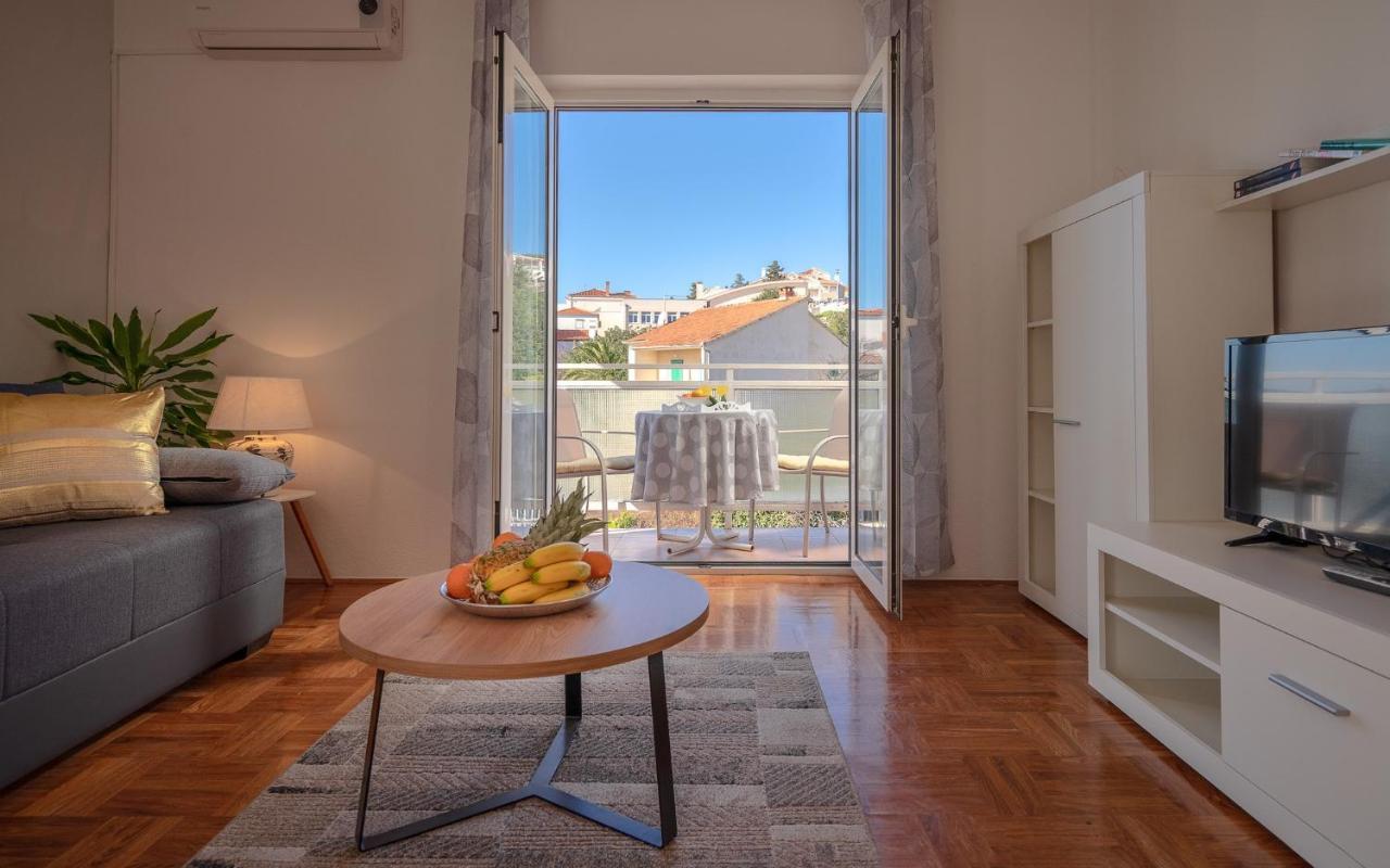 Apartments Margita Хвар Экстерьер фото